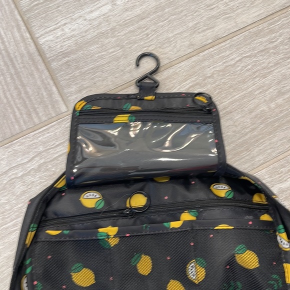 Travel cosmetics bag - Picture 3 of 5